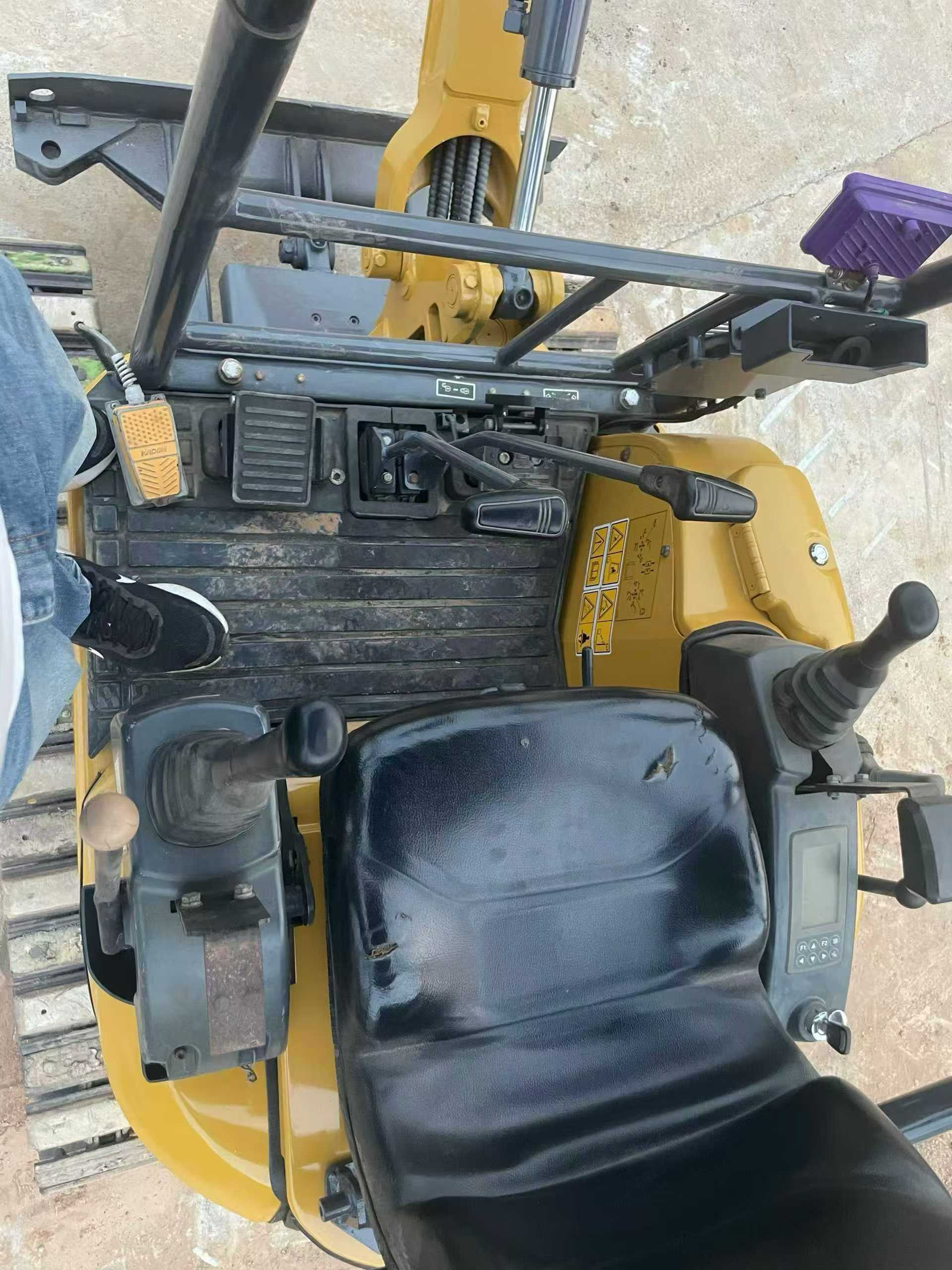 Used XCMG XE15U Excavator 2020 Model / 8