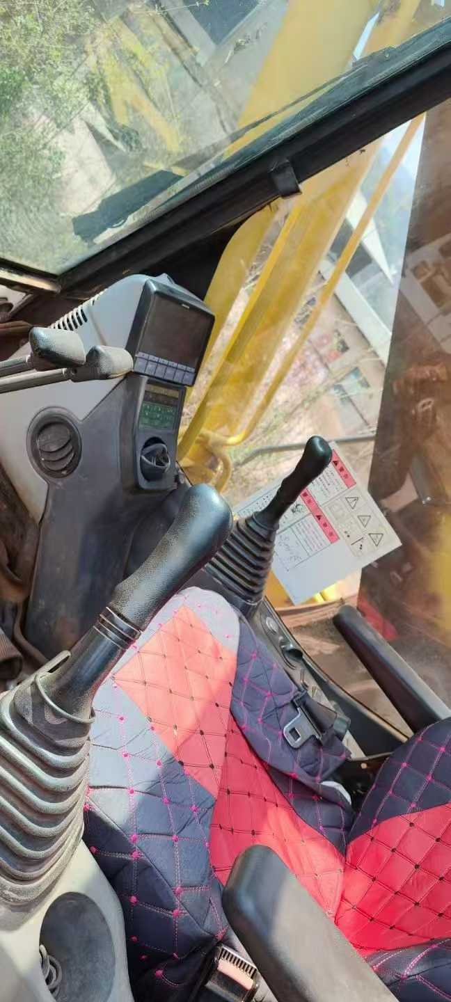 Used Komatsu PC200-8 Excavator 2011 Model / 3