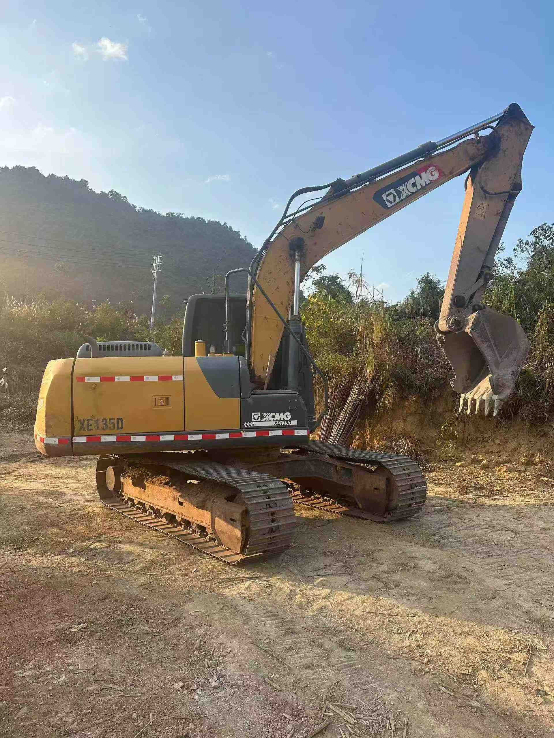 Buy XCMG XE135GA Used Excavator / 1