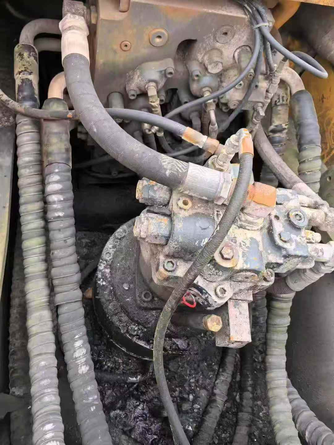 Used Hyundai R385LC-9T Excavator 2016 Model / 4