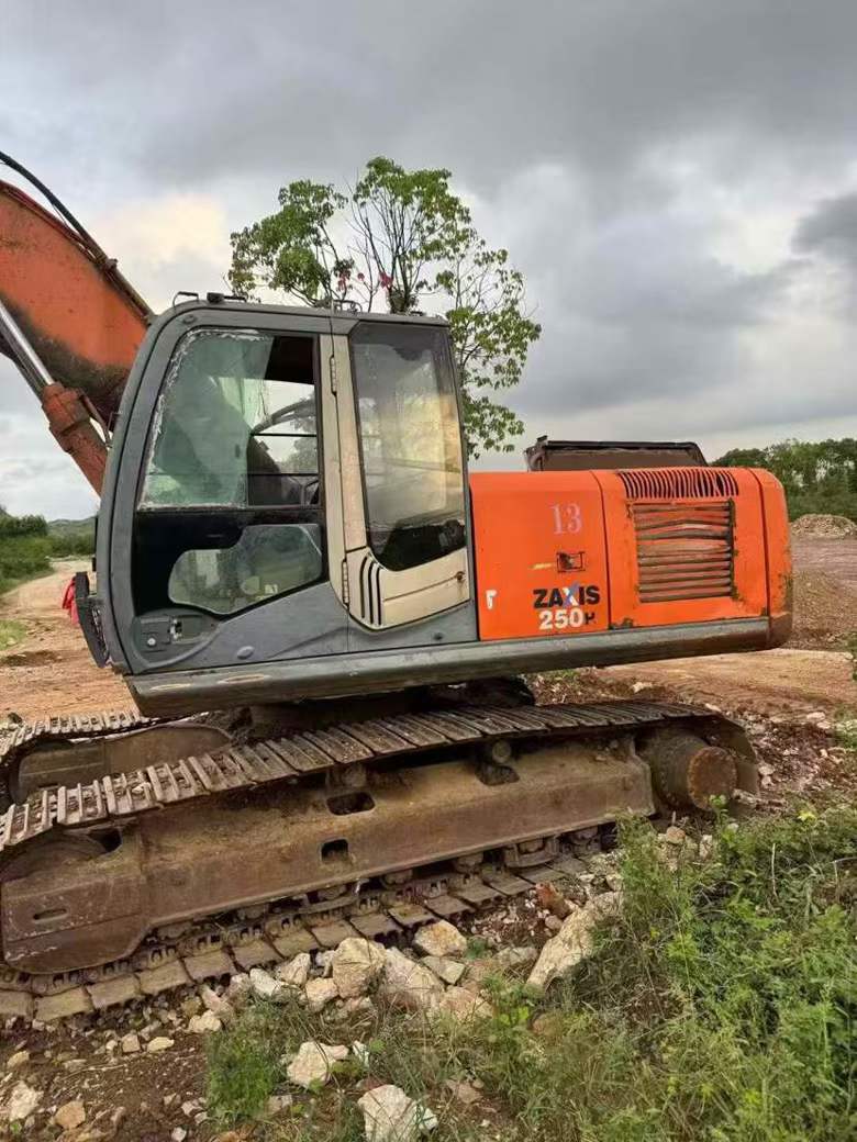 Used Hitachi ZW250 Excavator 2016 Model / 4