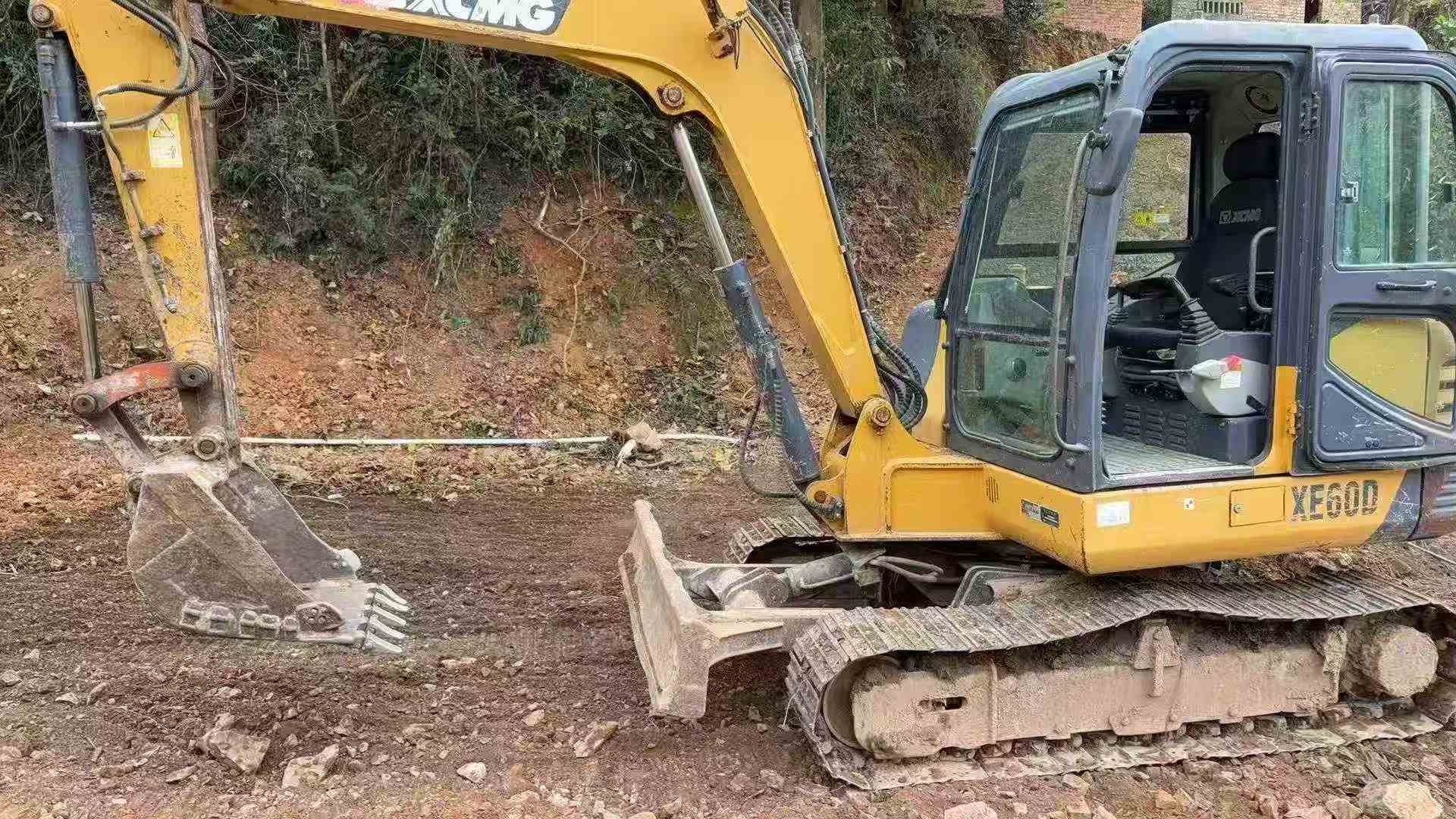 Used XCMG XE60DA Excavator 2019 Model / 3