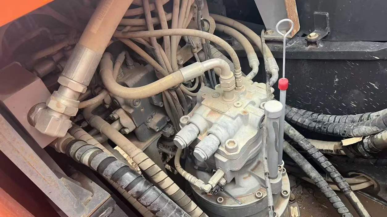 Used Hitachi ZAXIS200 Excavator 2021 Model / 8