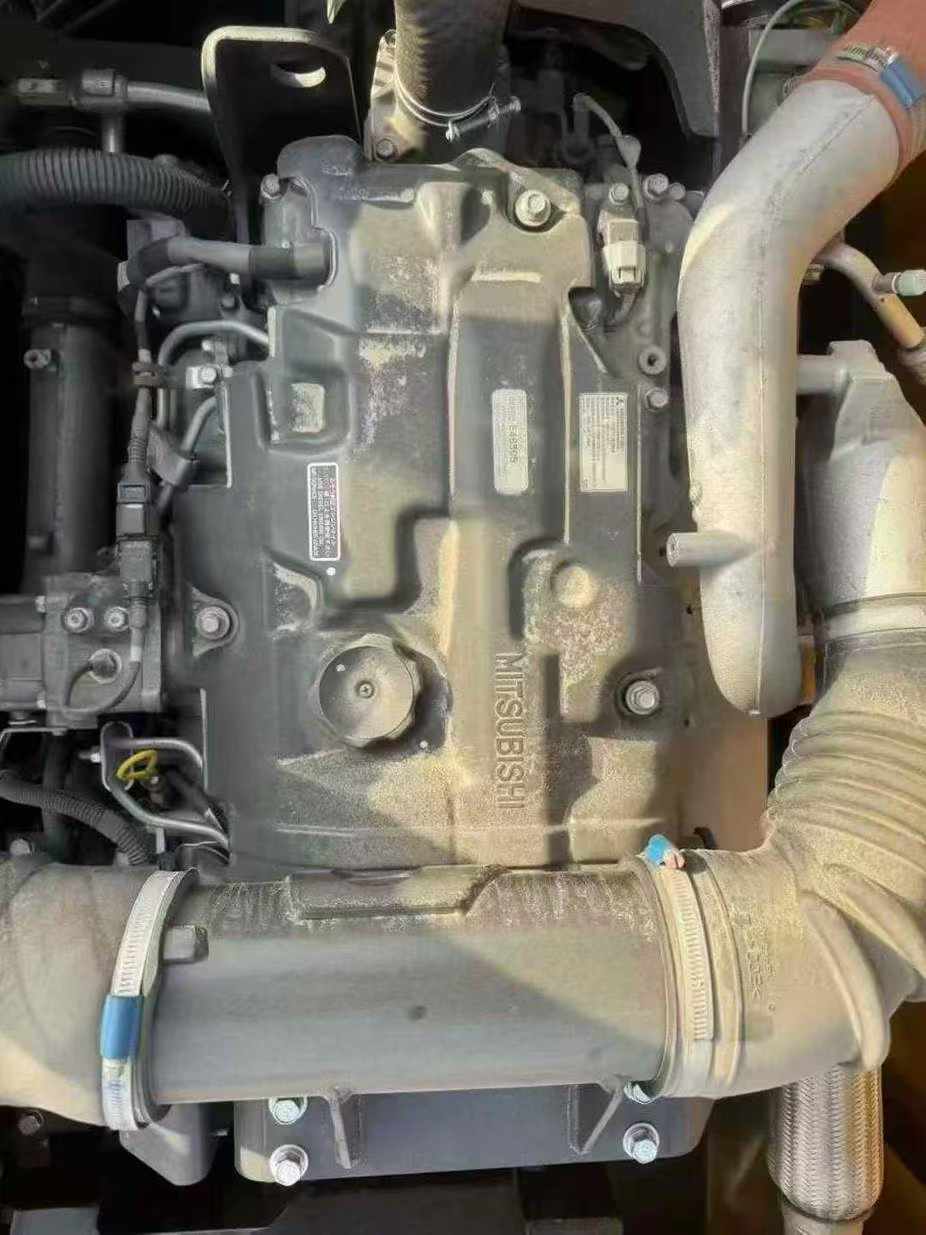 Used Kato HD1023 Excavator 2022 Model / 7