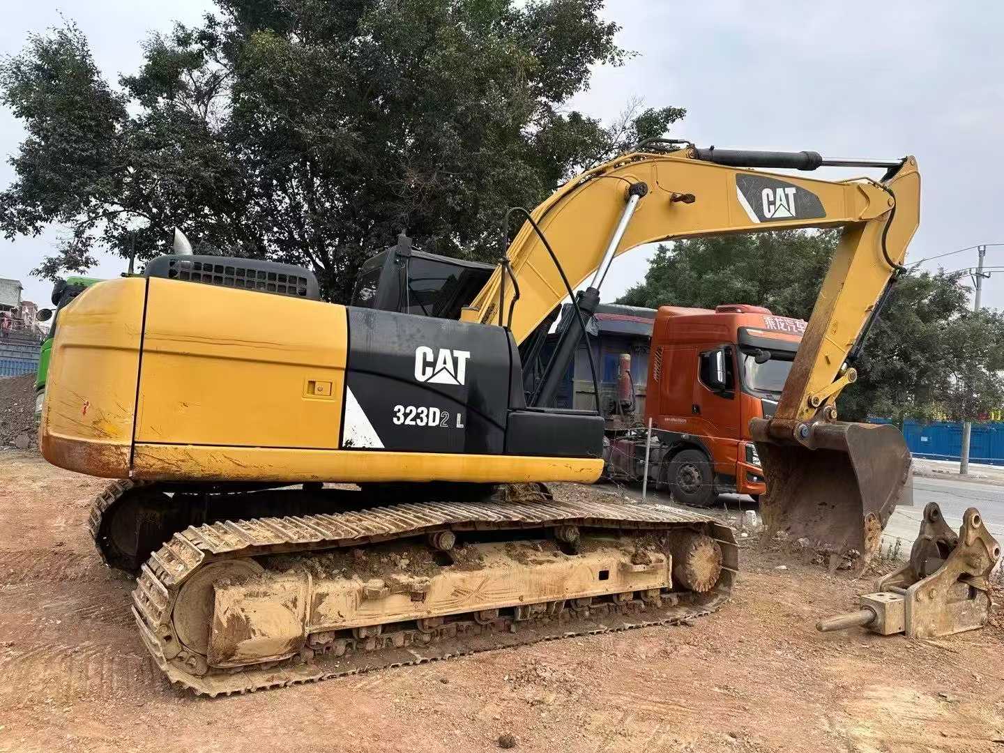 Used Caterpillar 323 Excavator 2015 Model / 2