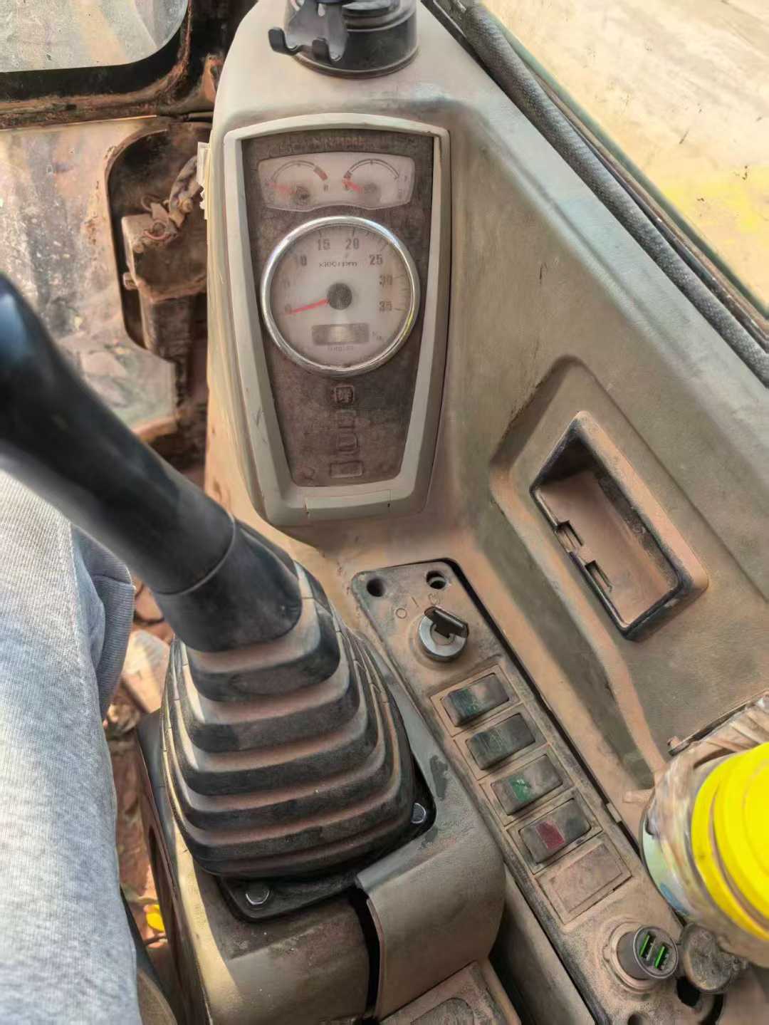 Buy Hyundai HX60 Used Excavator / 6 Used Hyundai HX60 Excavator 2013 Model / 6