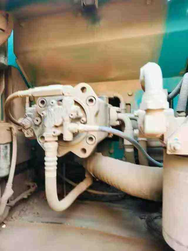 Used Kobelco SK200 Excavator 2012 Model / 9