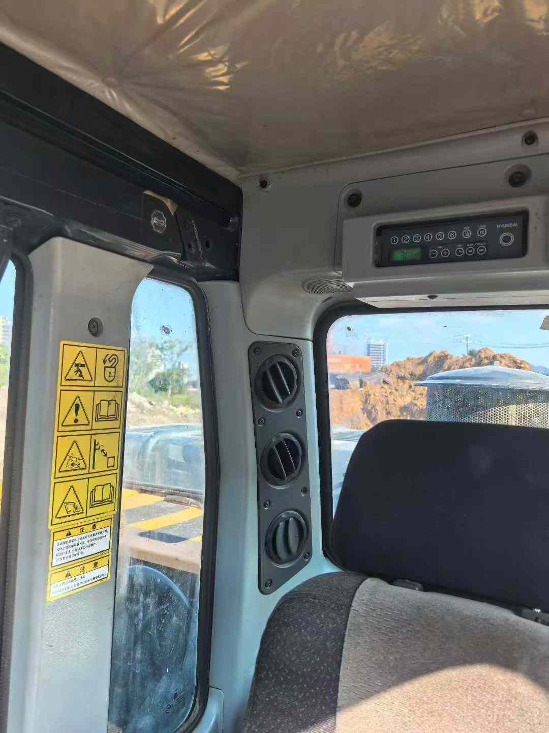 Used Hyundai R215VSN Excavator 2021 Model / 9