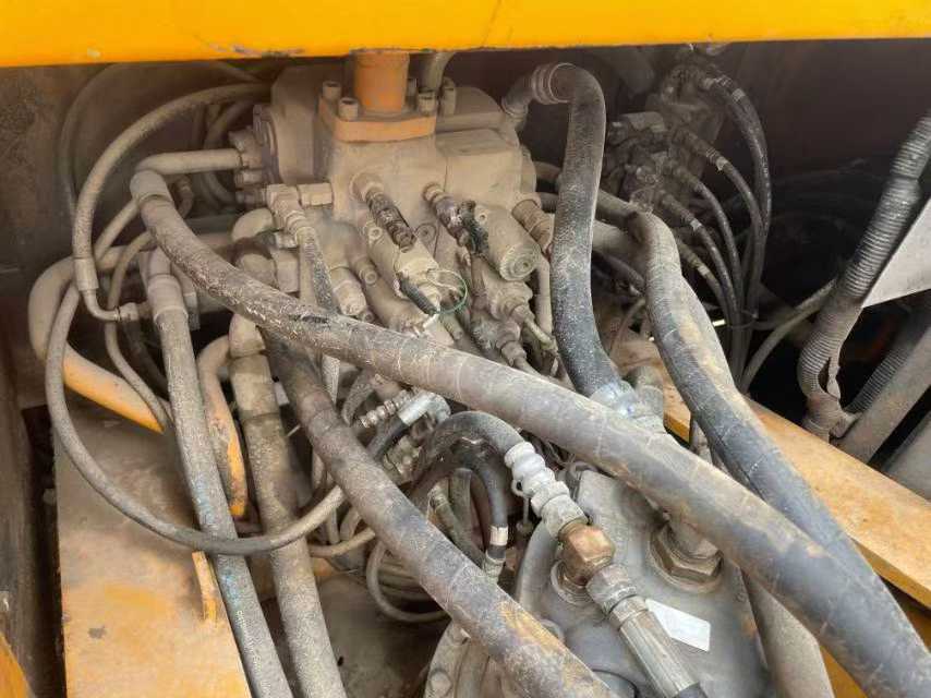 Used Kato HD820R Excavator 2017 Model / 8