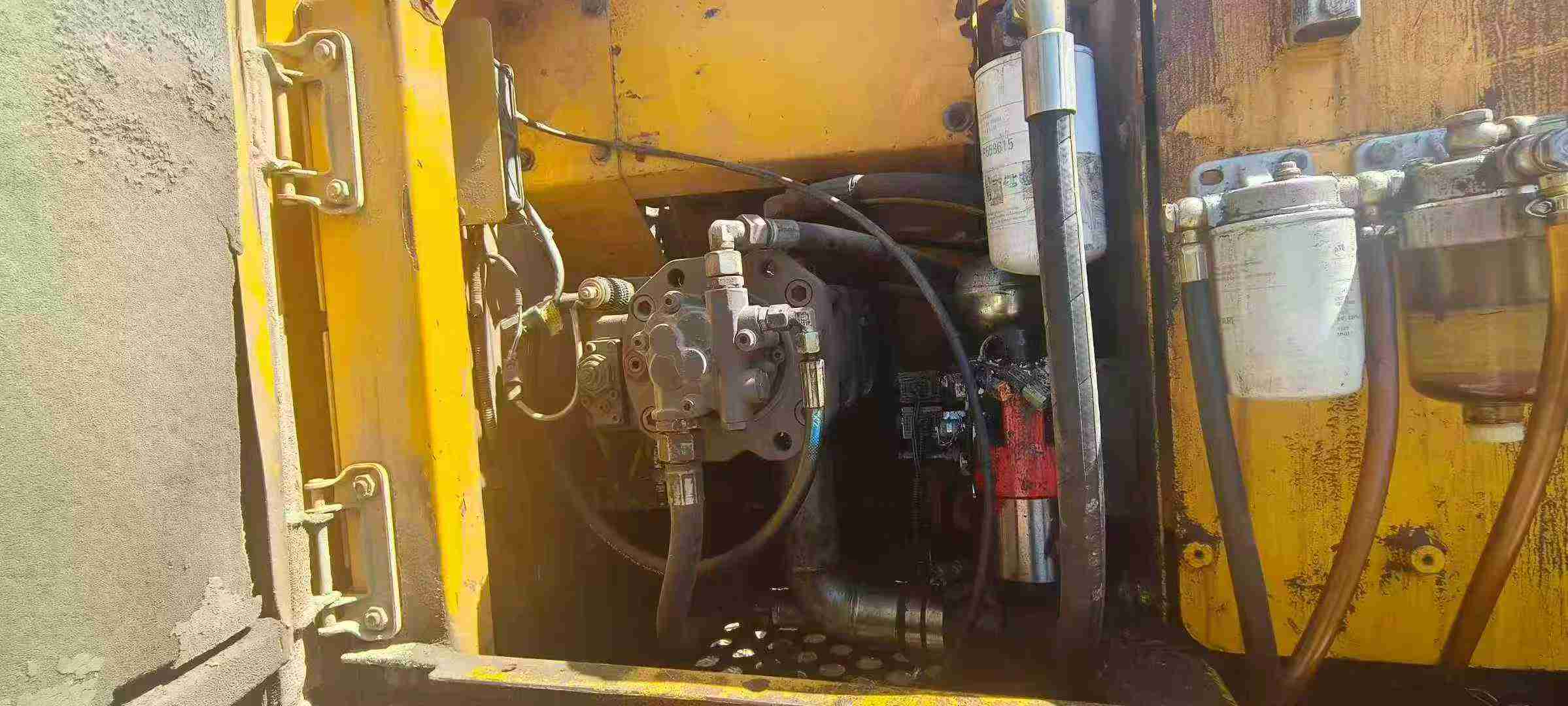 Used XCMG XE150 Excavator 2011 Model / 7