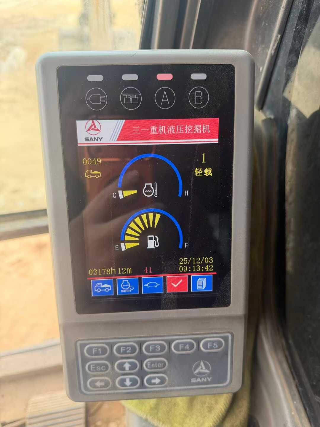 Used Sany SY215W Excavator 2016 Model / 3