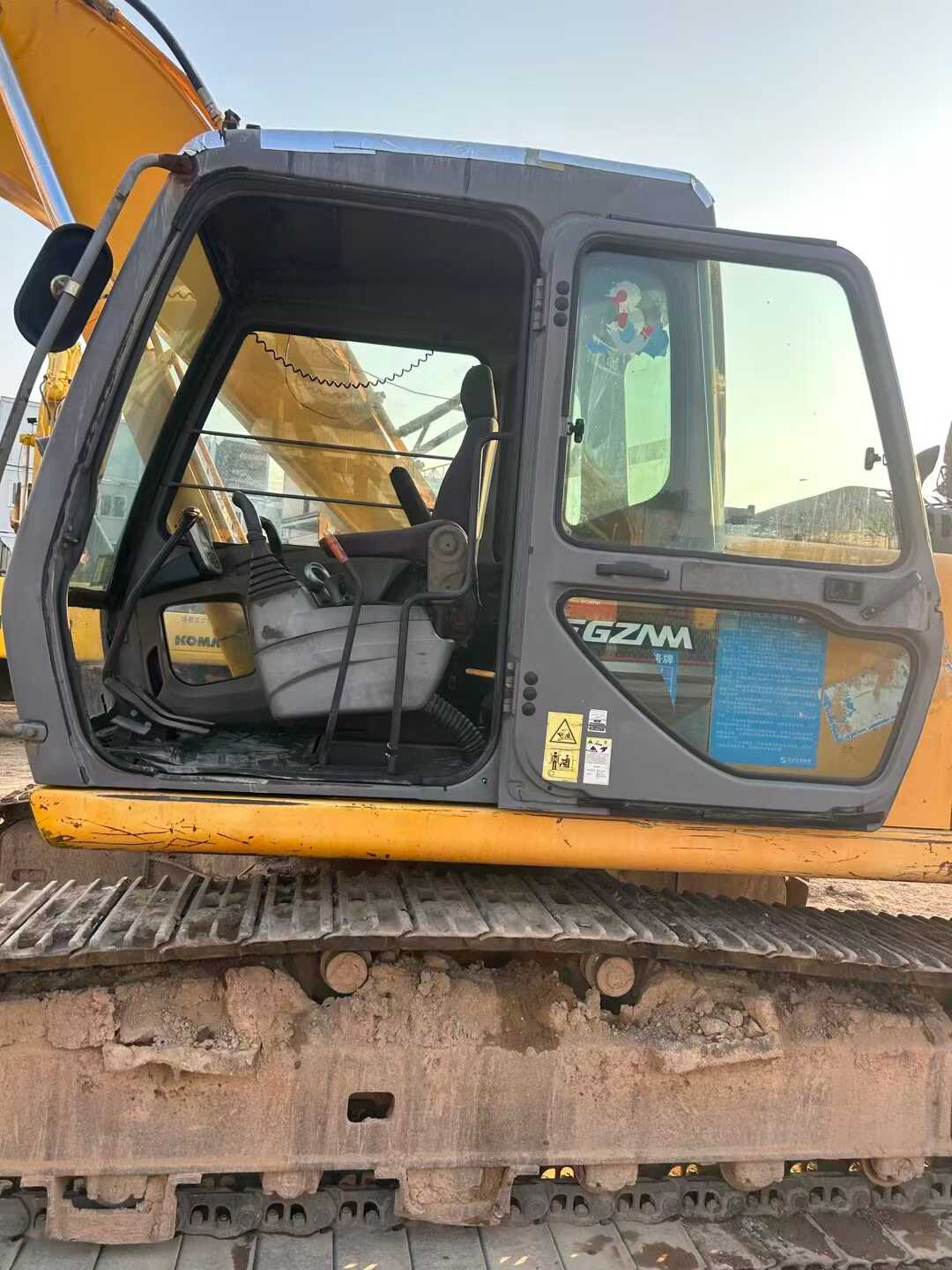 Used Kato HD820R Excavator 2016 Model / 4