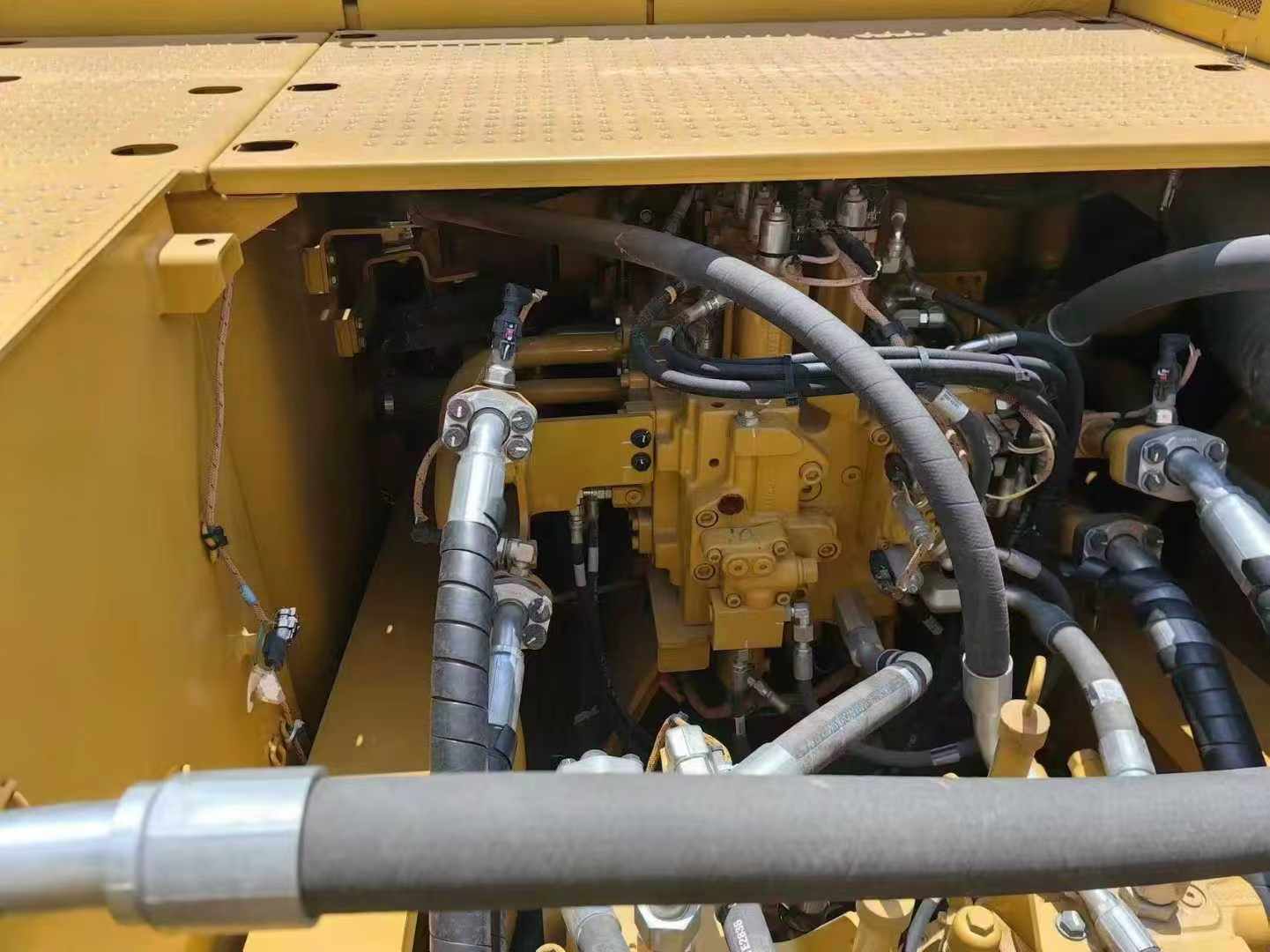 Buy Caterpillar CAT352 Used Excavator / 4 Used Caterpillar CAT352 Excavator 2016 Model / 4