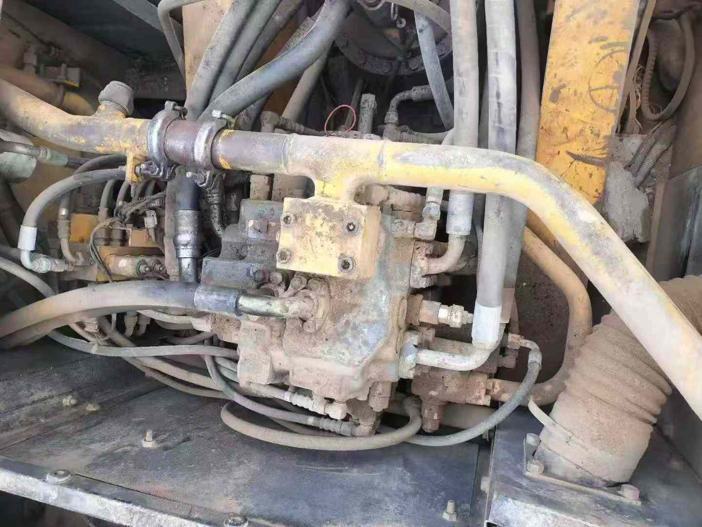 Used Kato HD820 Excavator 2016 Model / 4