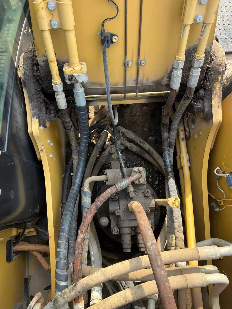 Used Caterpillar 323 Excavator 2017 Model / 4