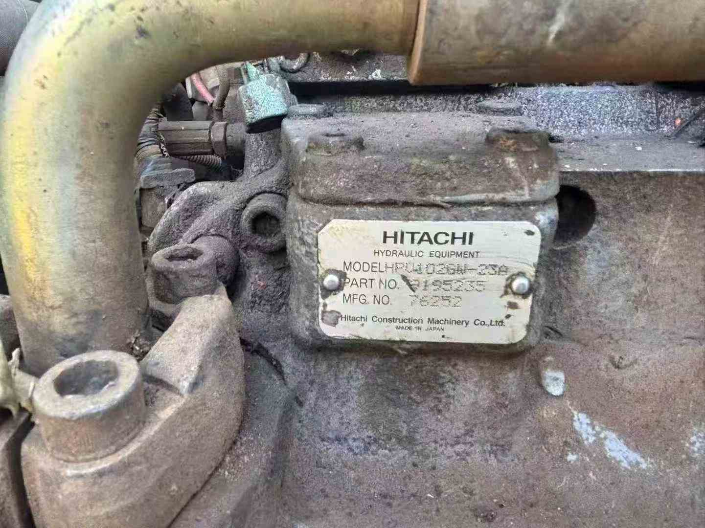 Used Hitachi ZX210-3G Excavator 2011 Model / 4