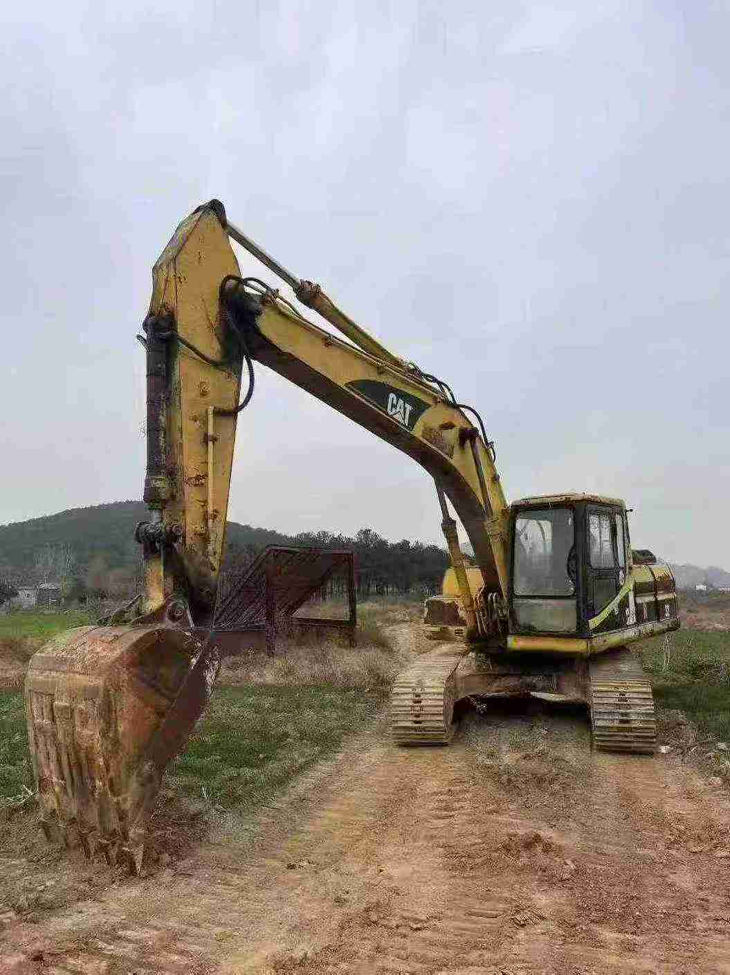 Used Caterpillar 320B Excavator 2016 Model / 3