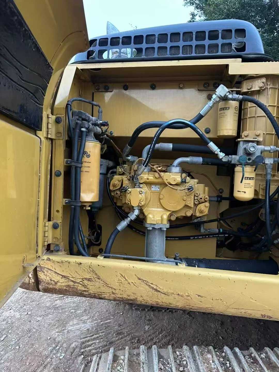 Used Caterpillar 323 Excavator 2015 Model / 7