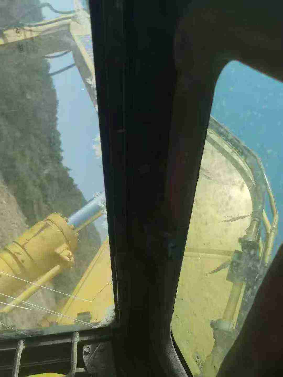 Used Komatsu PC220-8 Excavator 2016 Model / 3