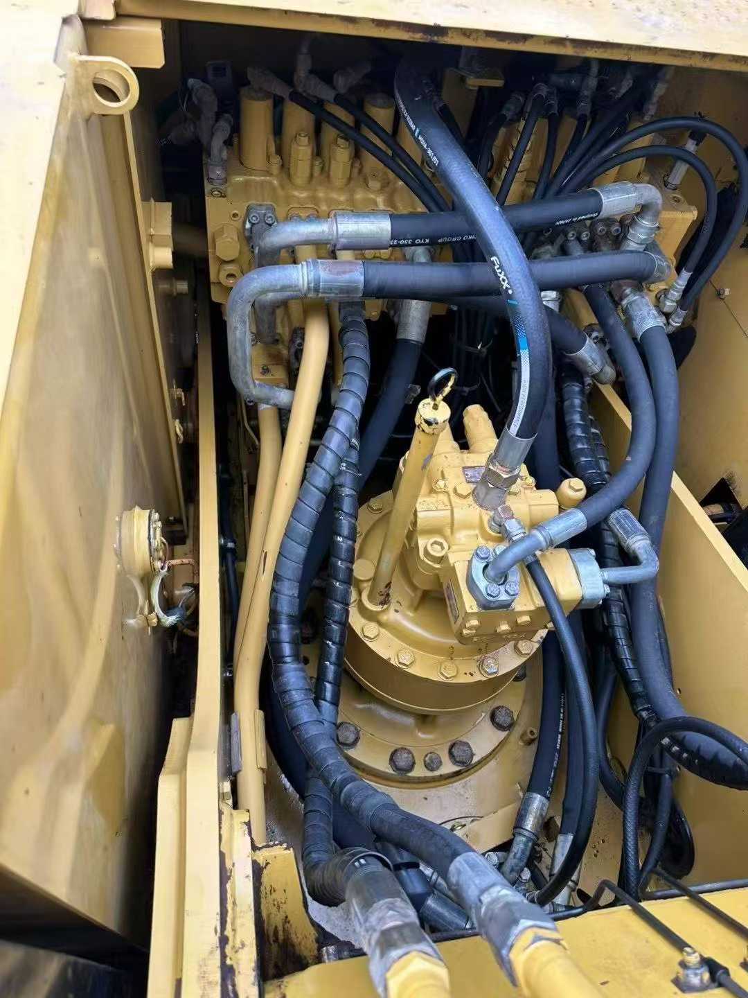 Used Caterpillar 323 Excavator 2015 Model / 5