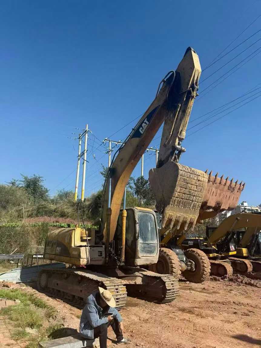 Used Caterpillar 320C Excavator 2016 Model / 4