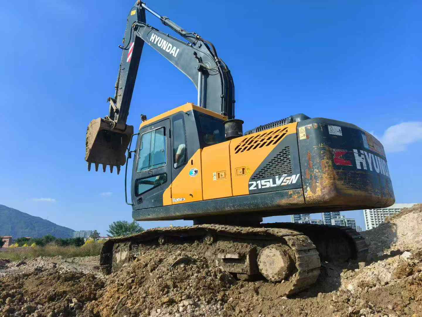 Used Hyundai R215VSN Excavator 2021 Model / 3