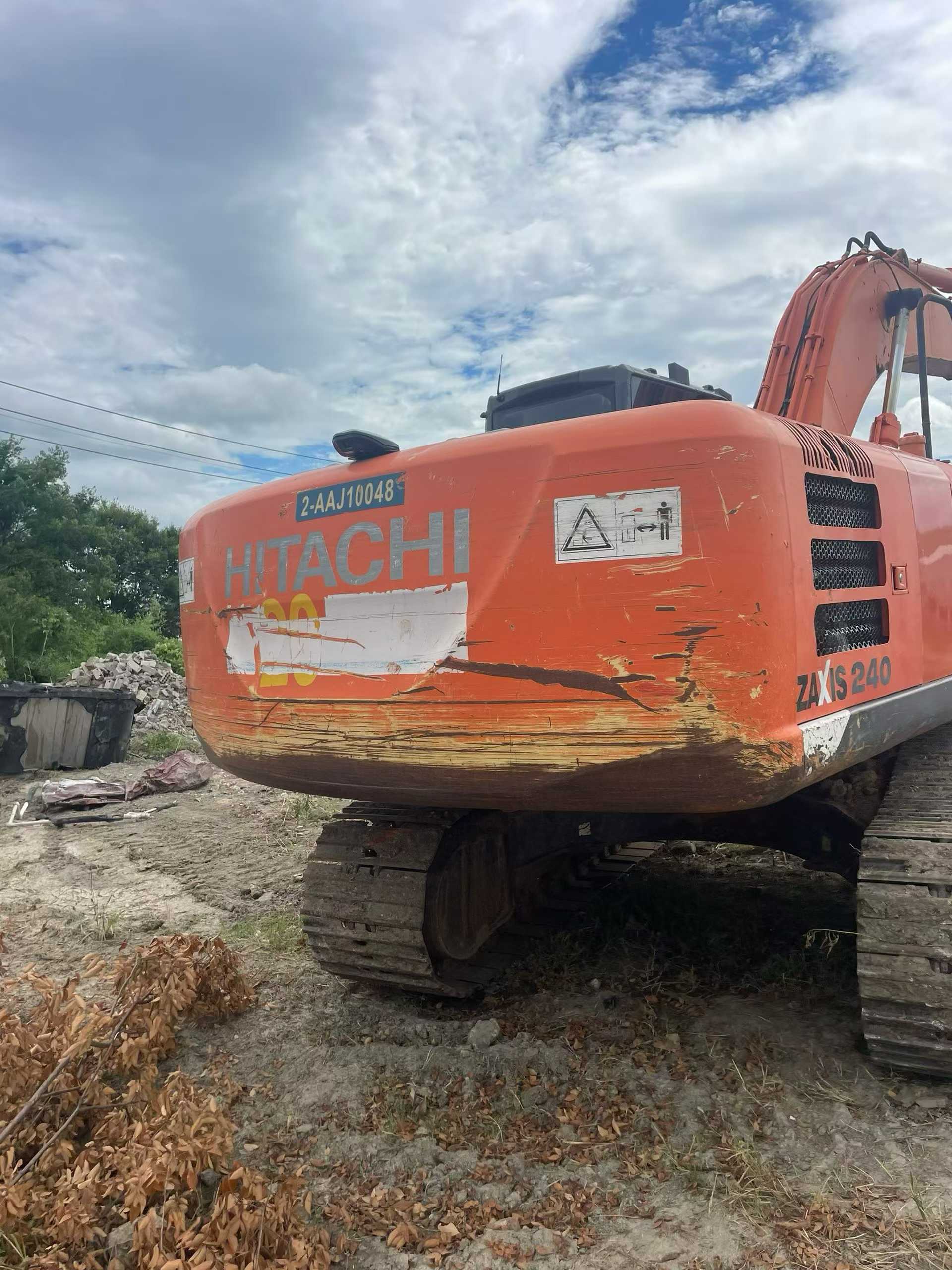 Used Hitachi ZAXIS200 Excavator 2014 Model / 2