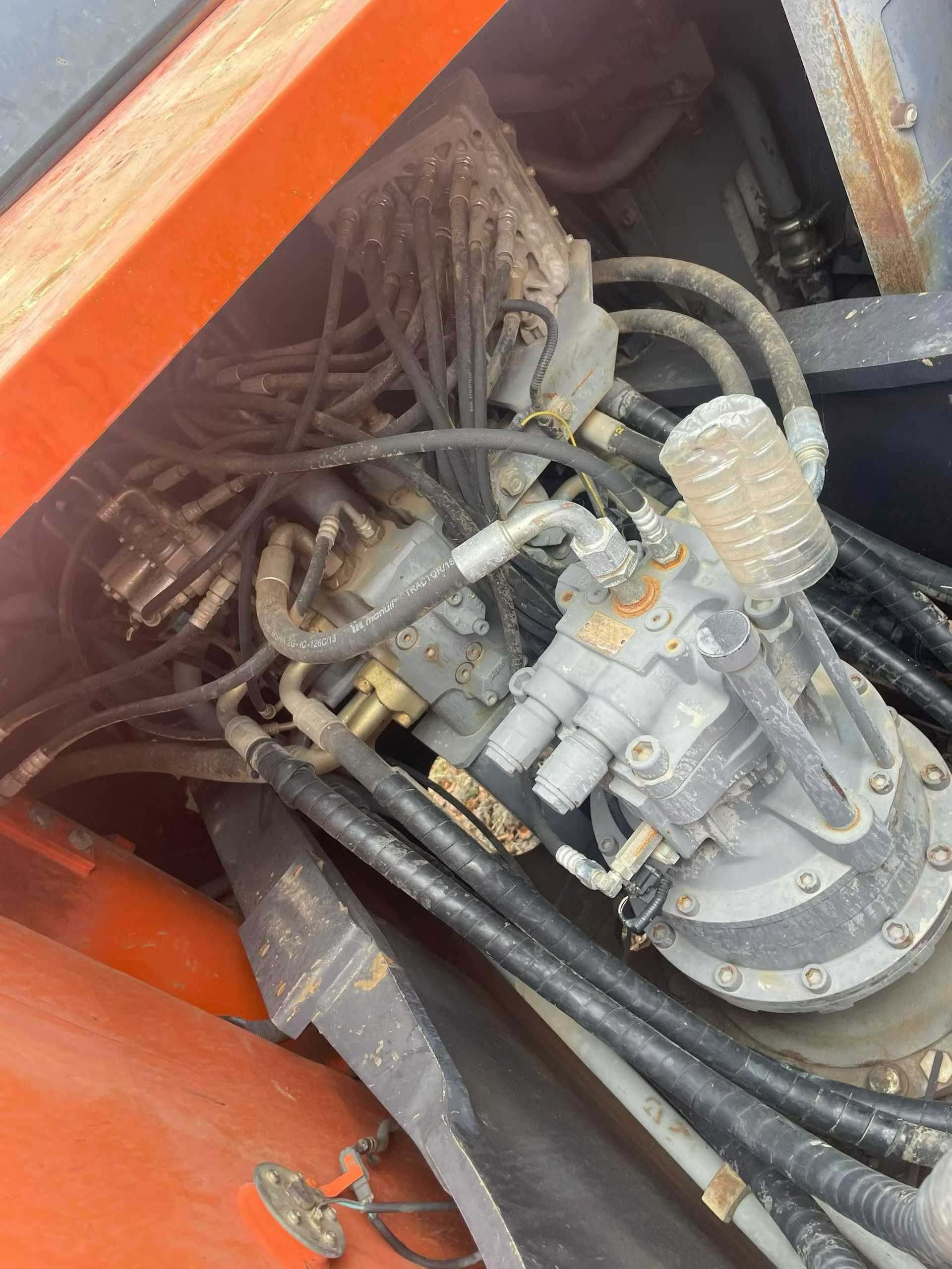 Used Hitachi ZAXIS200 Excavator 2014 Model / 3