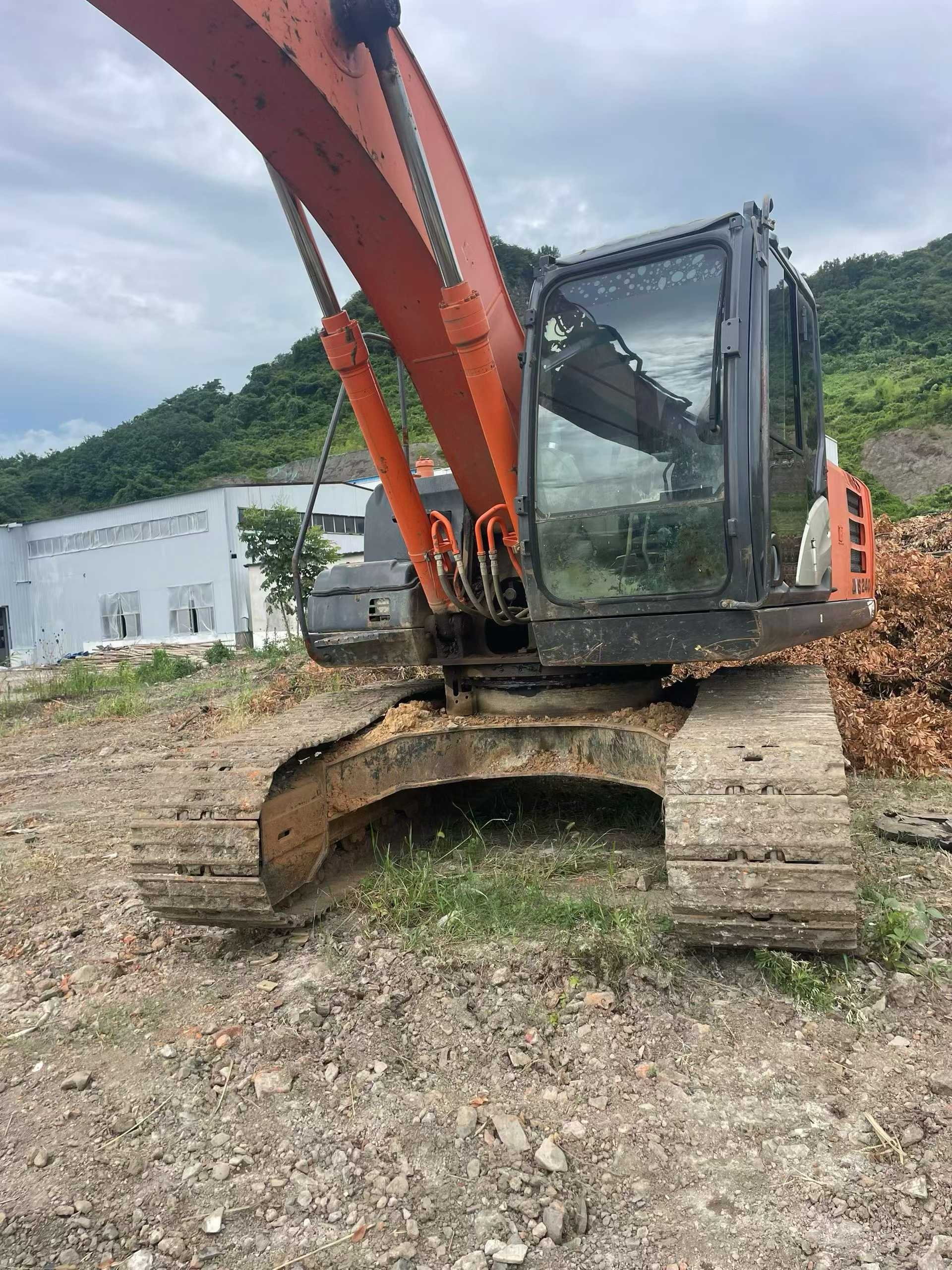 Used Hitachi ZAXIS200 Excavator 2014 Model / 5