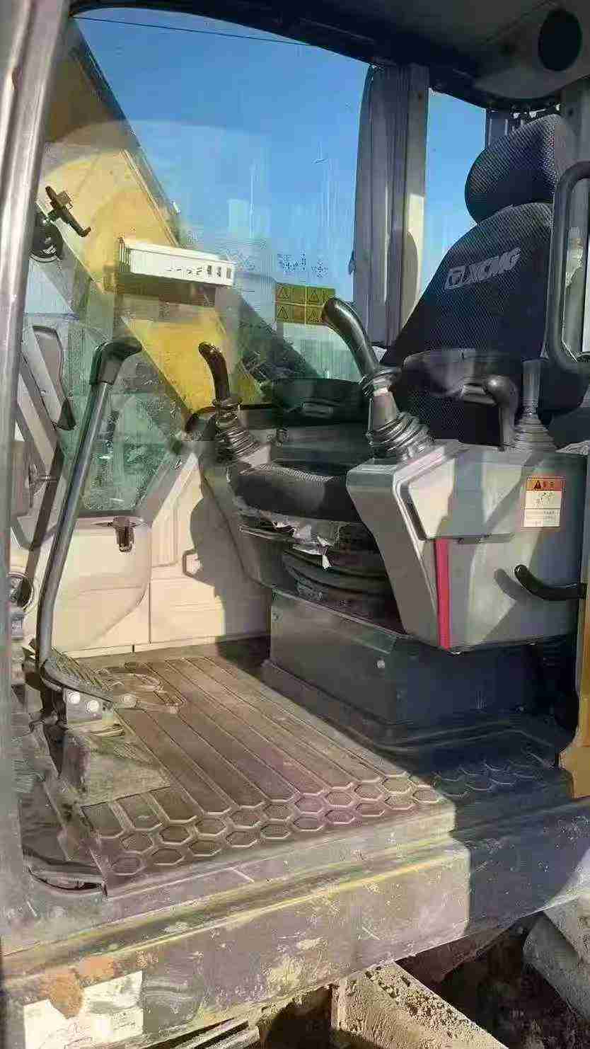 Used XCMG XE75WD Excavator 2021 Model / 4