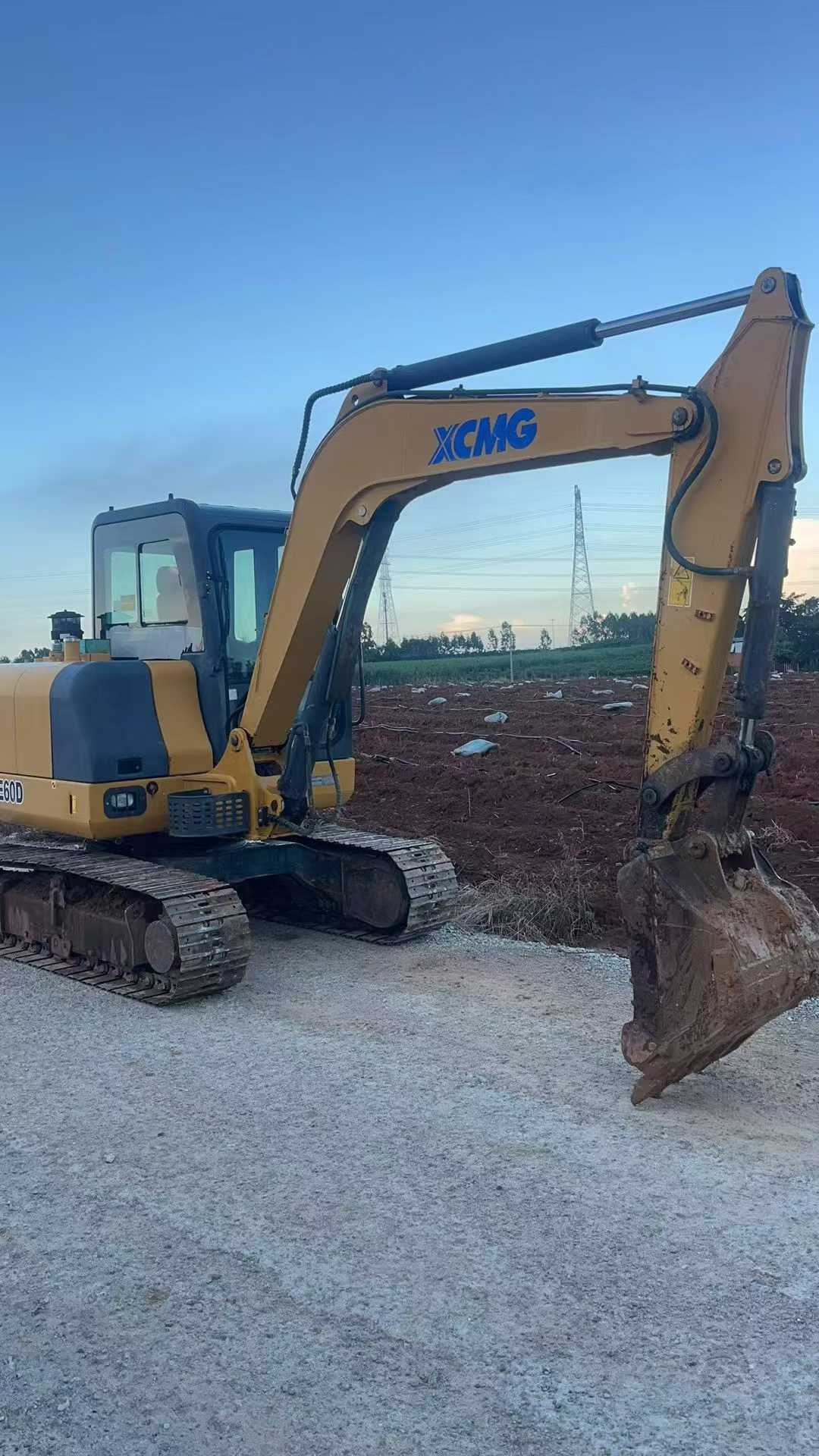 Buy XCMG XE60D Used Excavator / 1