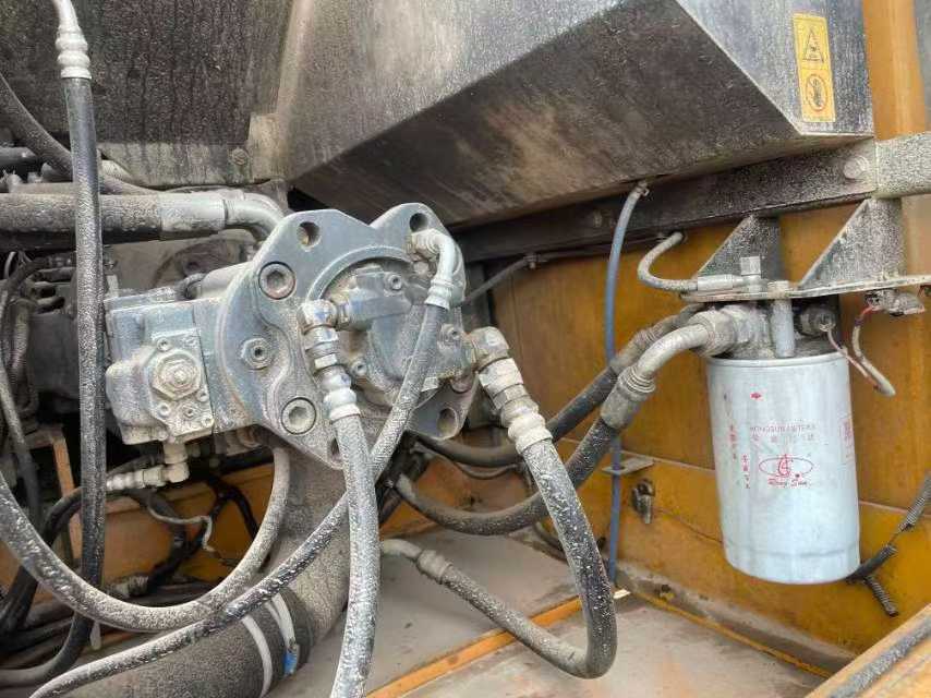 Used Kato HD820R Excavator 2017 Model / 4