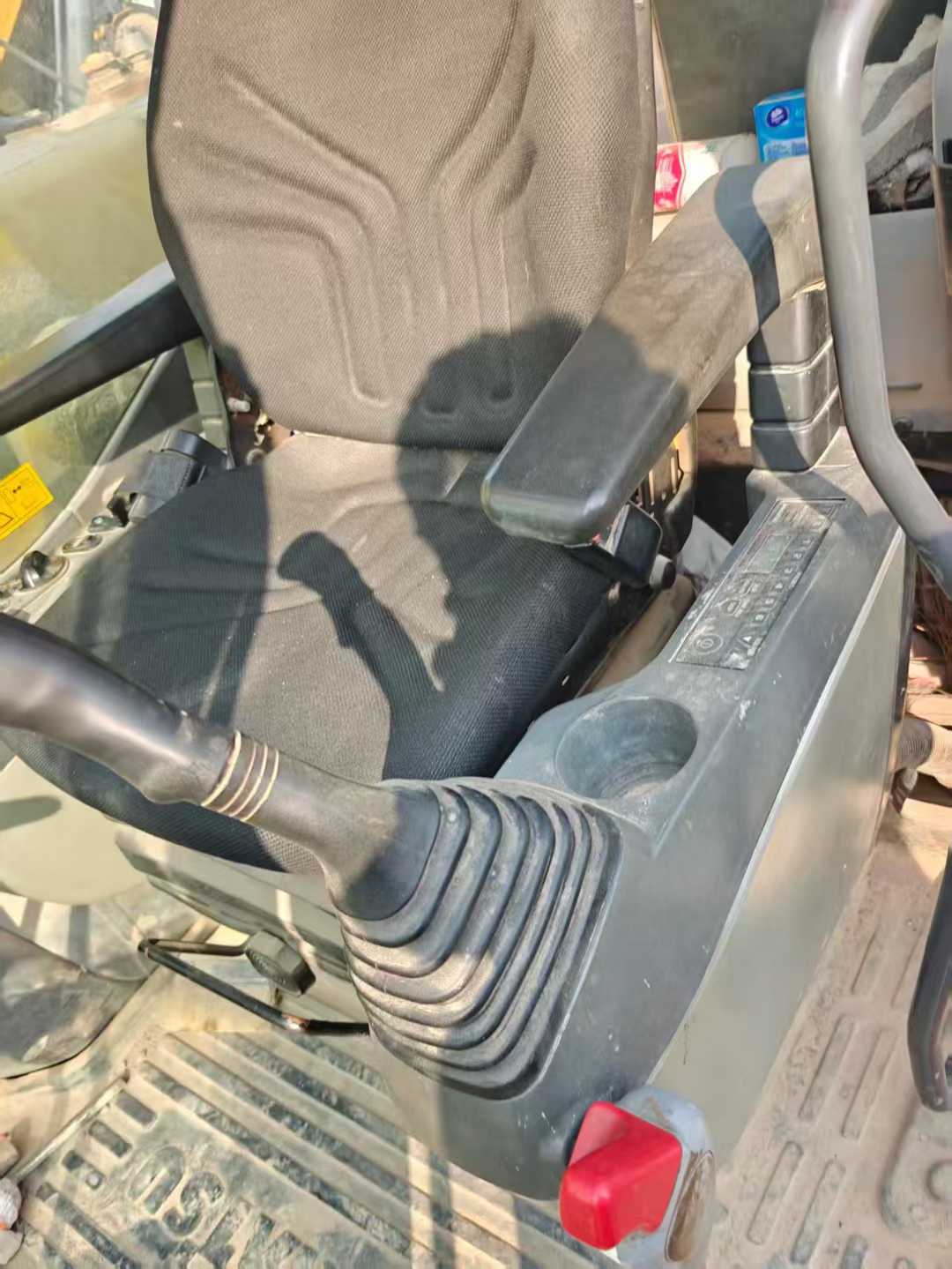 Used Komatsu PC220 Excavator 2014 Model / 4