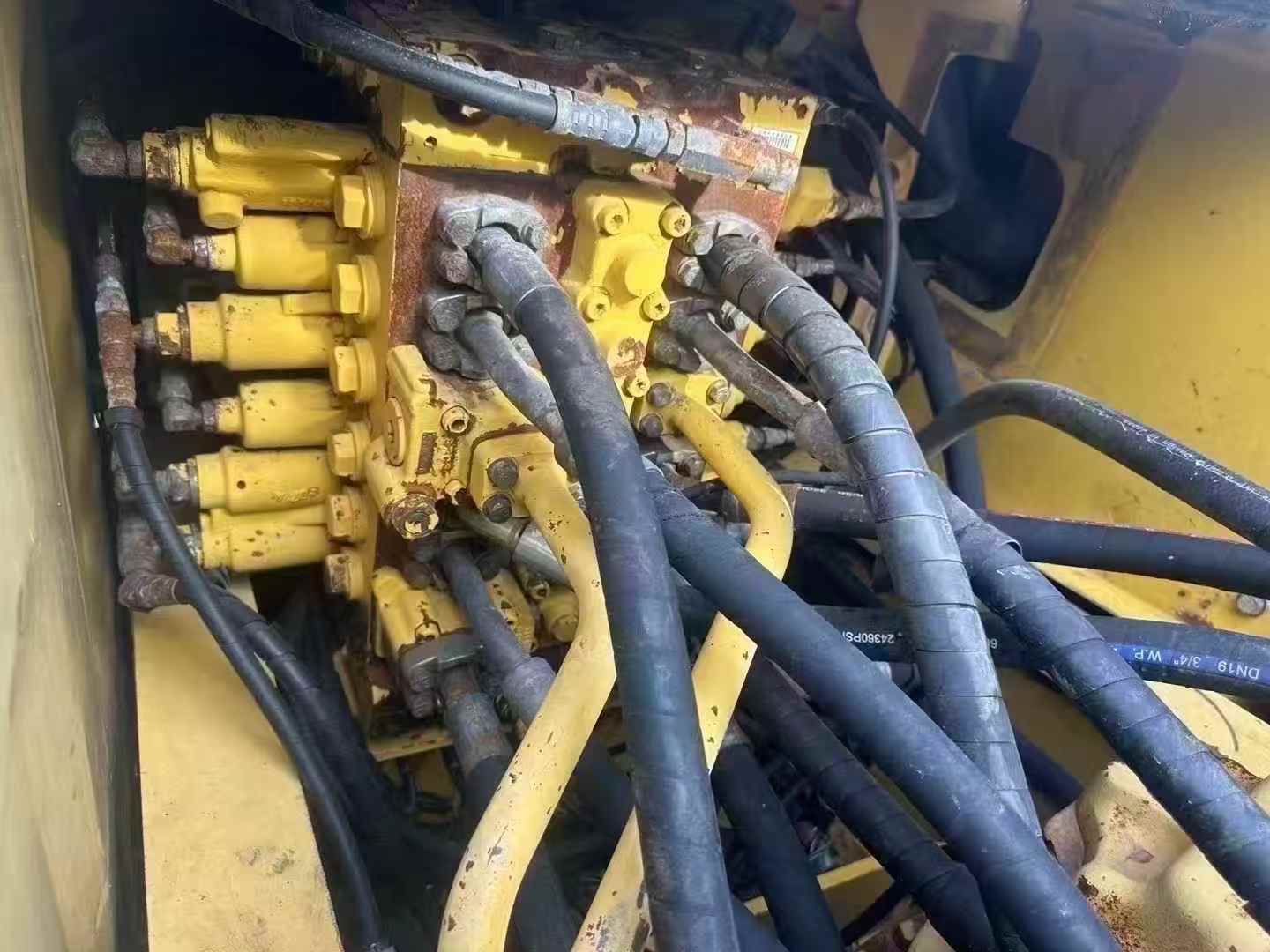 Used Komatsu PC200 Excavator 2016 Model / 3