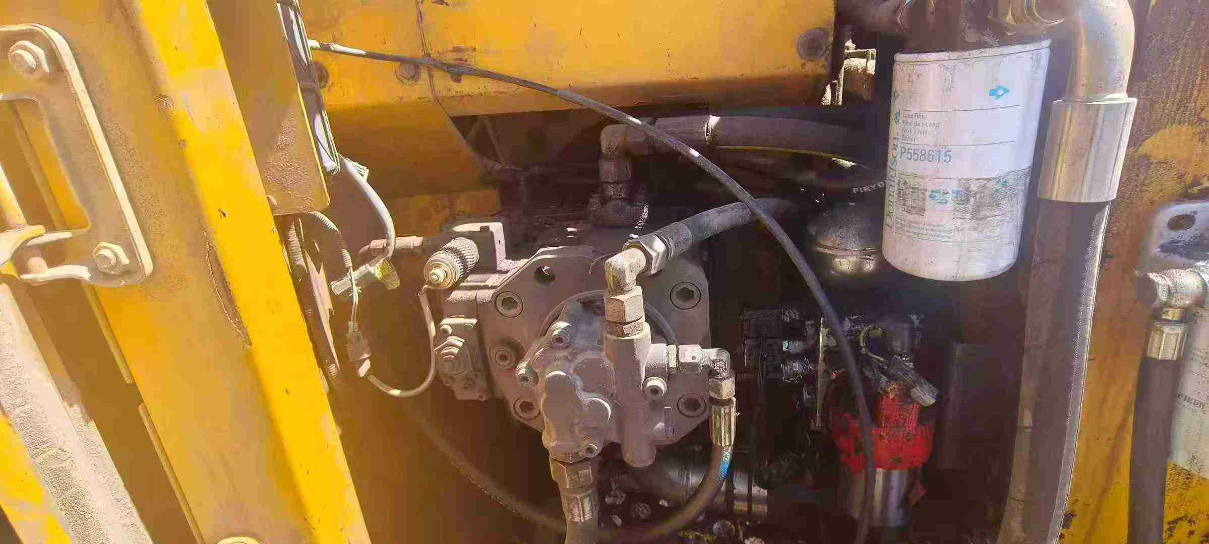 Used XCMG XE150 Excavator 2011 Model / 3