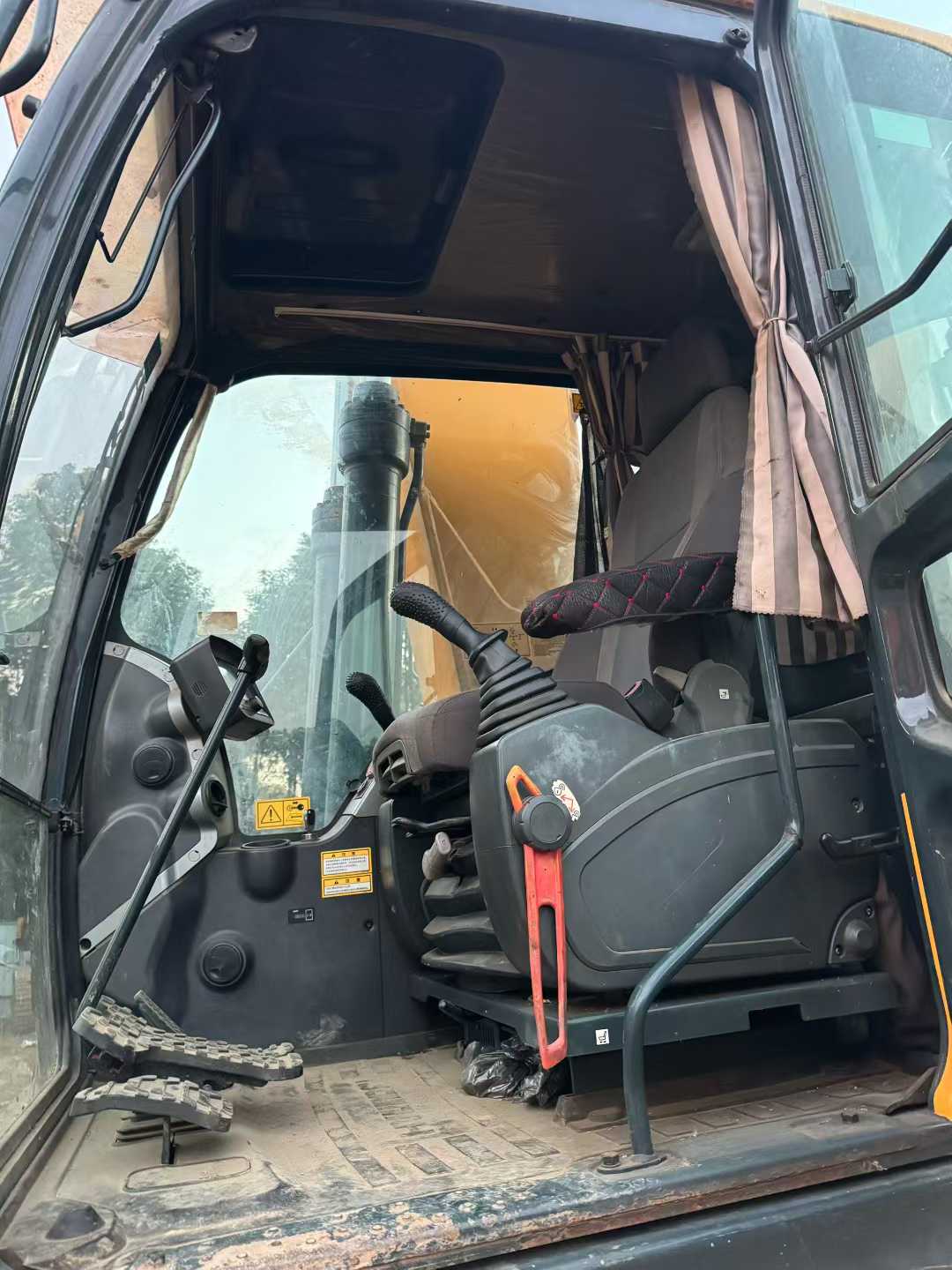 Used Hyundai R225LVS Excavator 2020 Model / 6