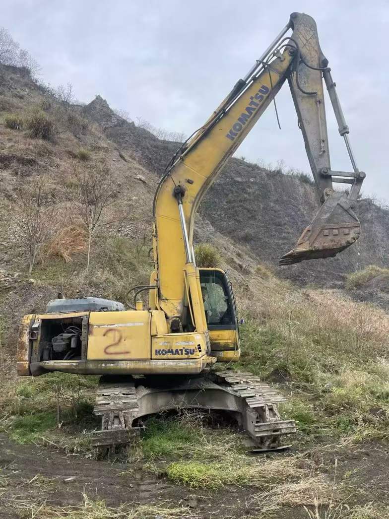 Used Komatsu PC200-8 Excavator 2010 Model / 4