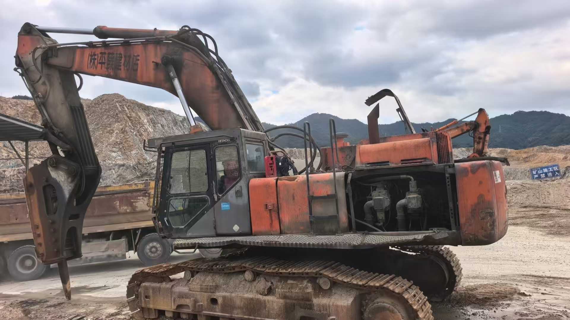 Used Hitachi ZX650 Excavator 2016 Model / 2