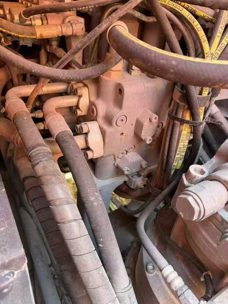 Used Hitachi ZAXIS200 Excavator 2022 Model / 9