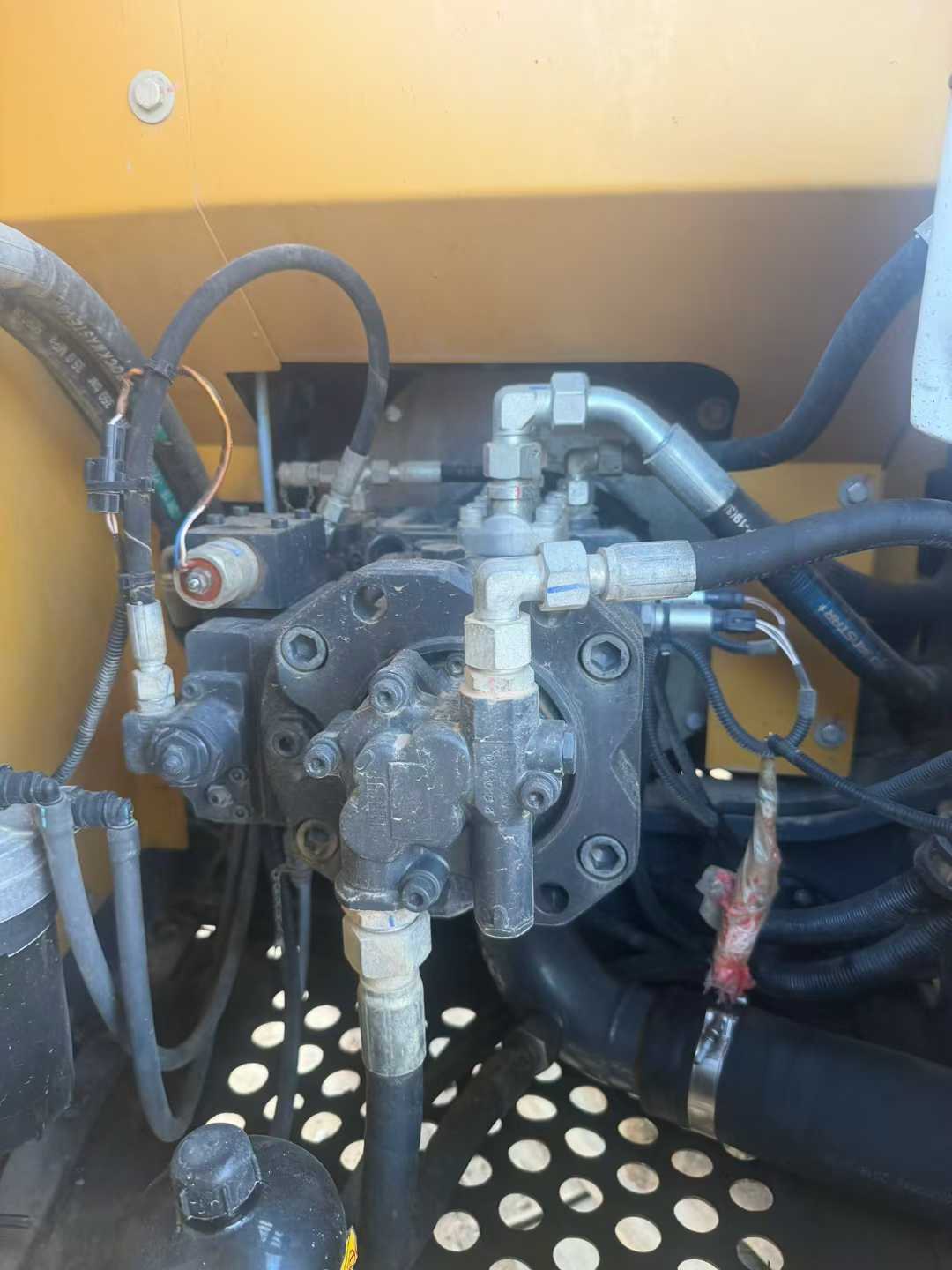 Used XCMG XE135GA Excavator 2016 Model / 7