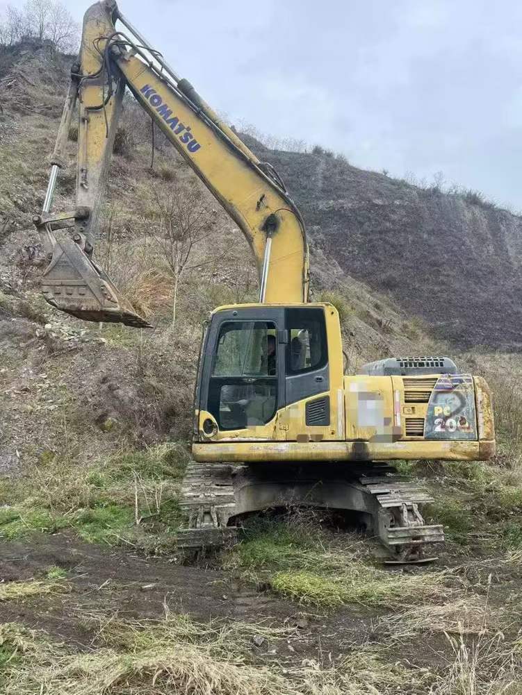 Used Komatsu PC200-8 Excavator 2010 Model / 8