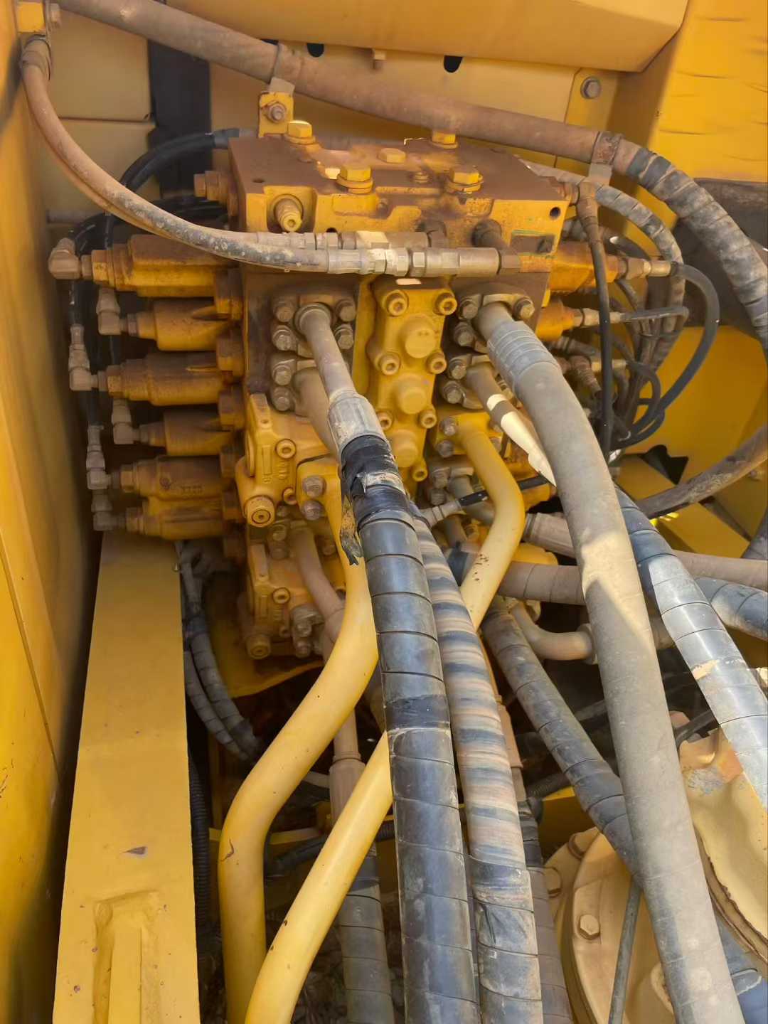 Used Komatsu PC200-10 Excavator 2016 Model / 2