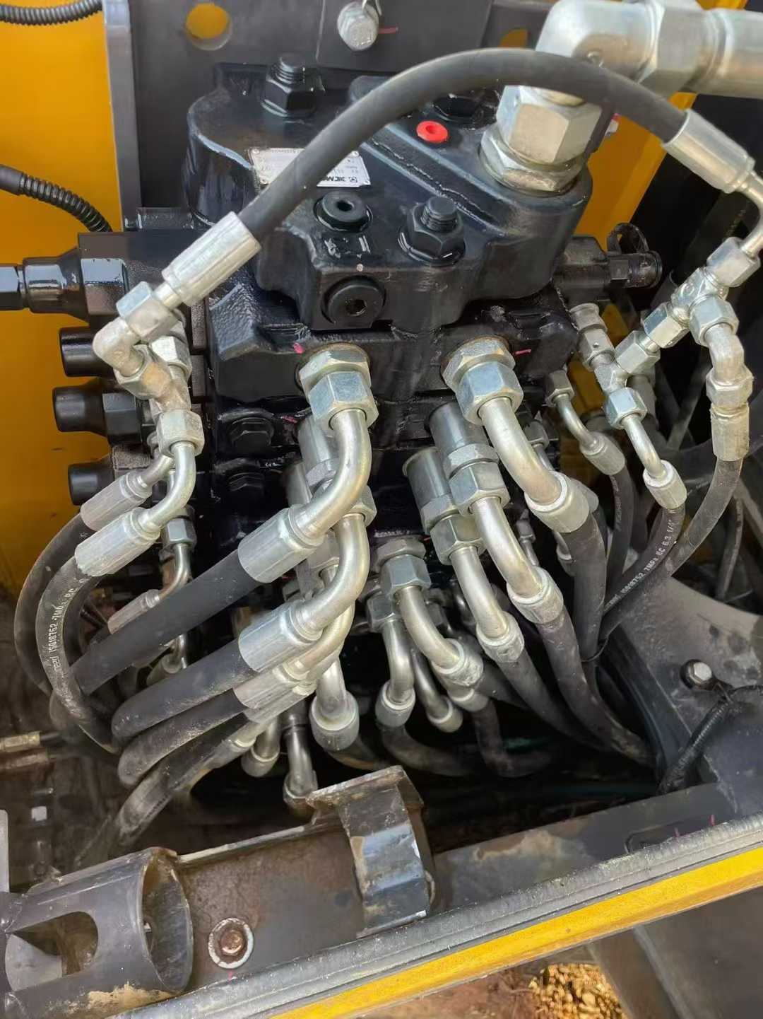 Used XCMG ZL60G Excavator 2023 Model / 7