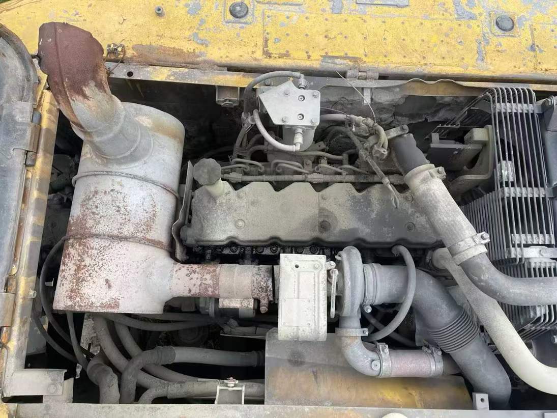 Used Komatsu PC200-8 Excavator 2010 Model / 3