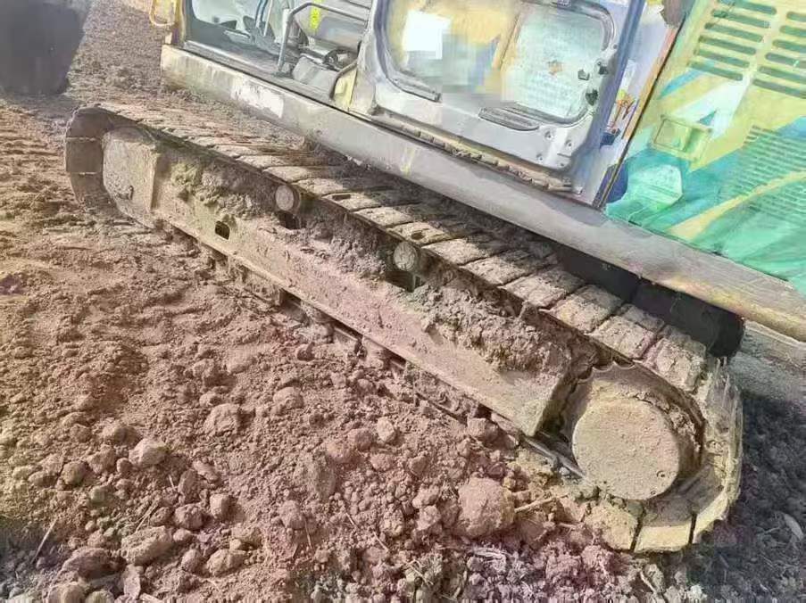 Used Volvo EW210C Excavator 2012 Model / 8