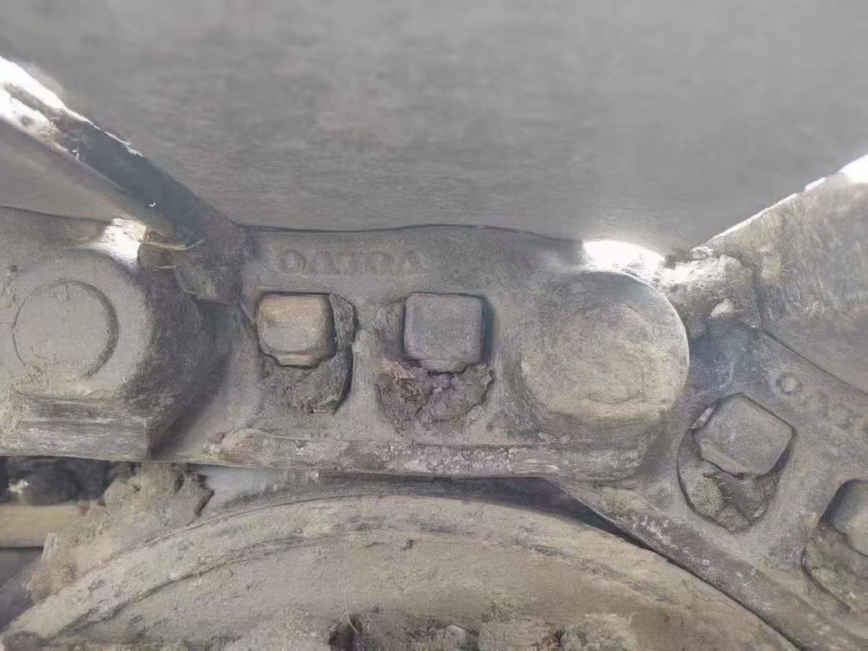 Used Volvo EW210C Excavator 2012 Model / 3