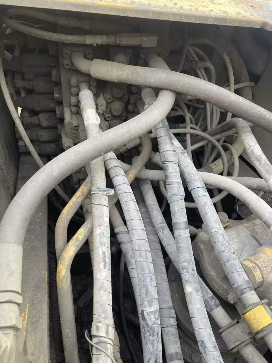 Used Komatsu PC200-8 Excavator 2010 Model / 7