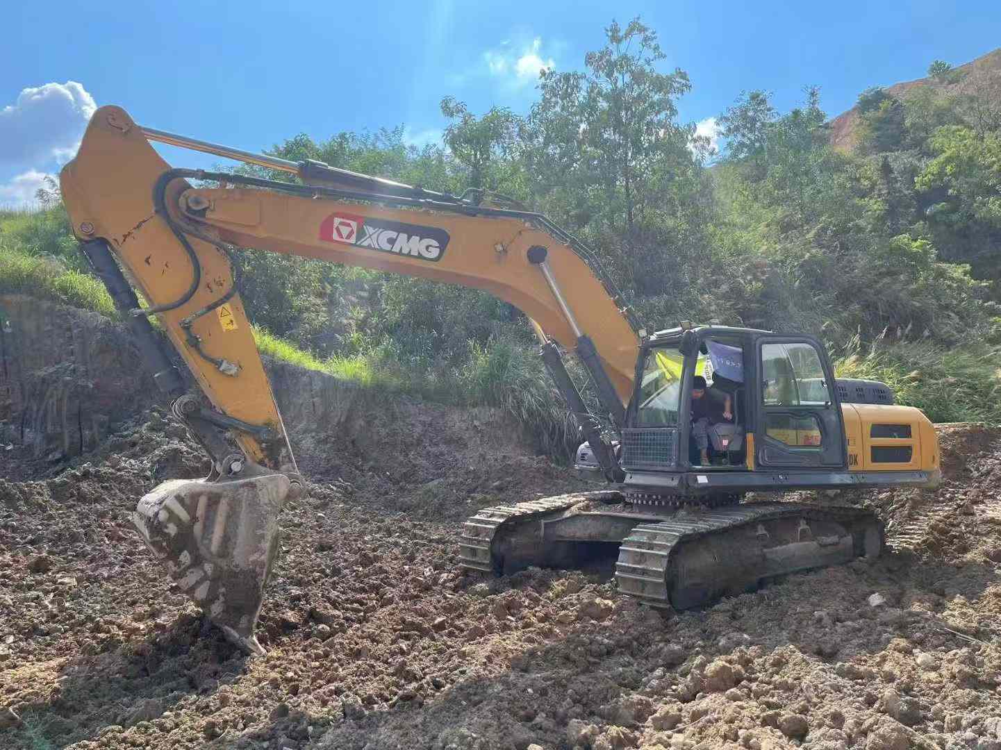 Used XCMG XE80 Excavator Model / 3