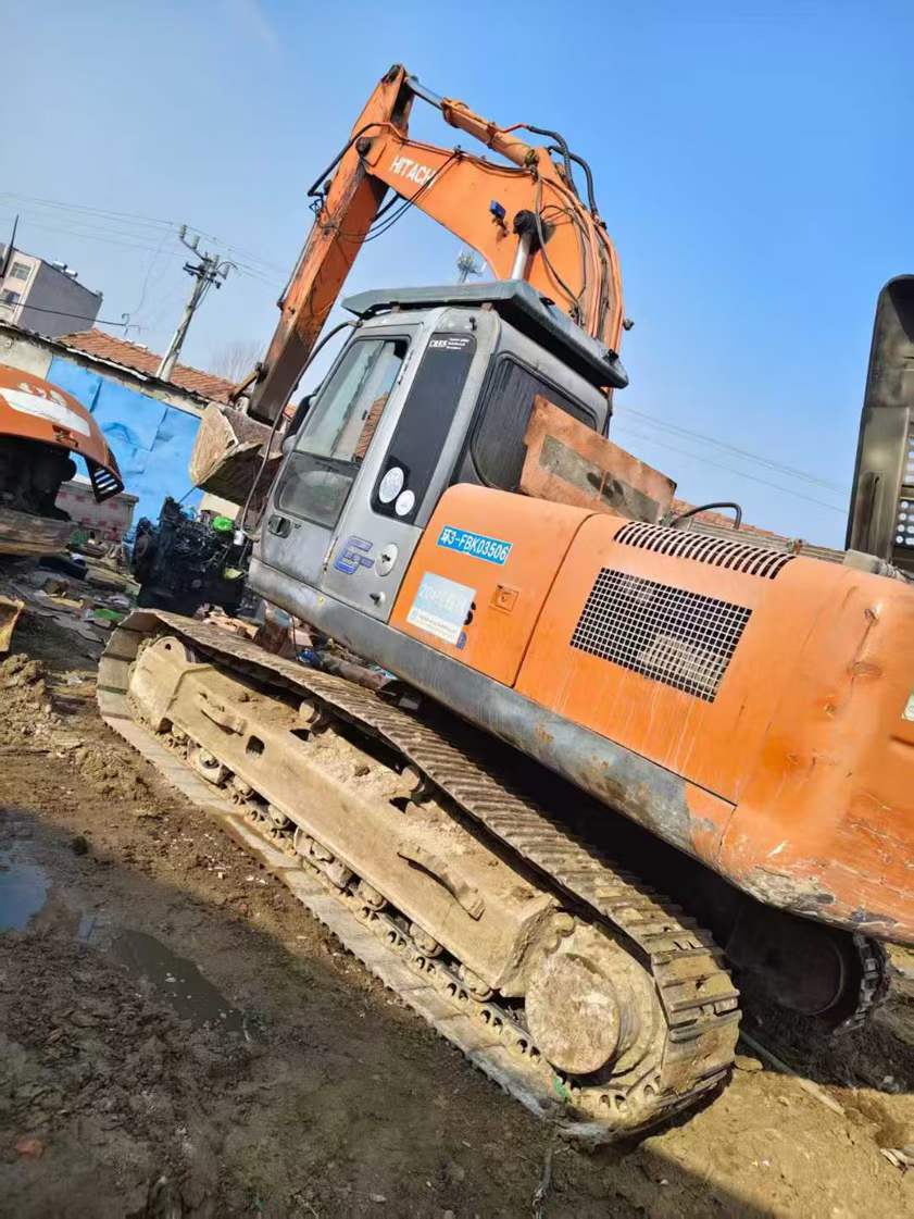Used Hitachi ZX230-6 Excavator 2016 Model / 3