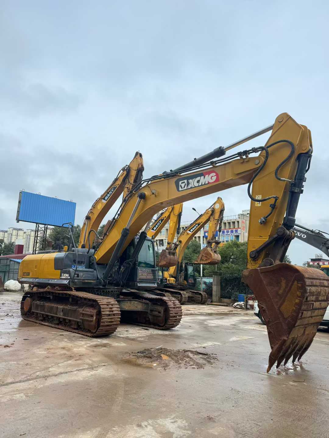 Used XCMG XE80D Excavator 2021 Model / 4